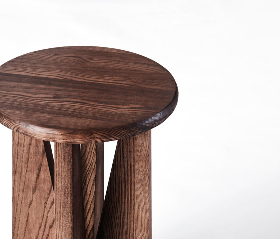 V Side Table Stained Ash | Mesas auxiliares | Dustydeco