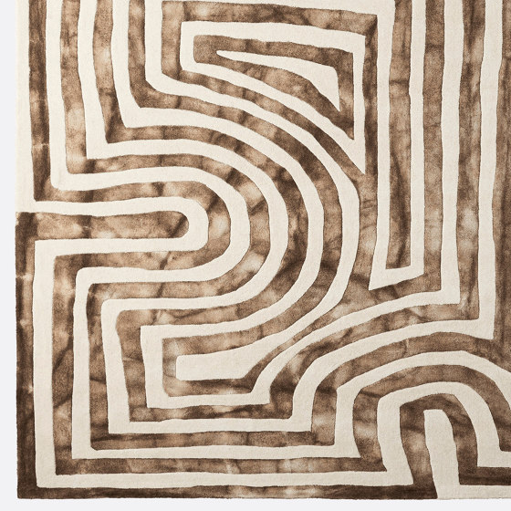 Psychedelic Labyrinth Beige Dip Dye Rug | 300x400cm | Tapis / Tapis de designers | Dustydeco