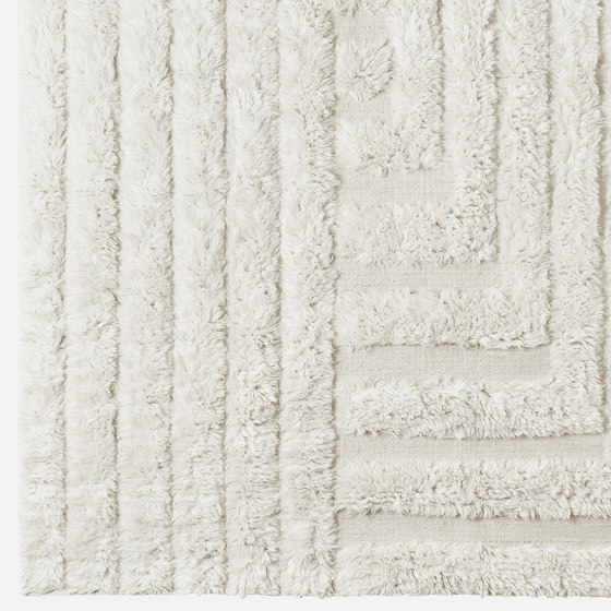 Shaggy Labyrinth White Rug | 250 x 350cm | Rugs | Dustydeco