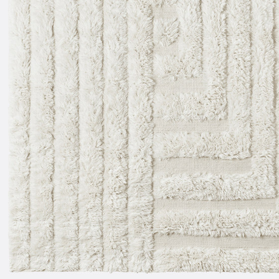 Shaggy Labyrinth White Rug | 300 x 400cm | Rugs | Dustydeco