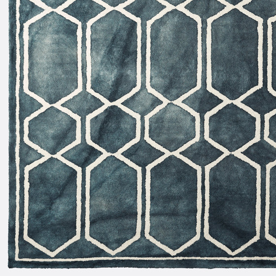 Tie Dye Graphite Ink Rug | 300x400cm | Tappeti / Tappeti design | Dustydeco