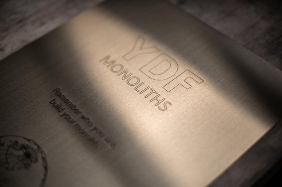 Decorative panels in metal | Plaques de métal | YDF