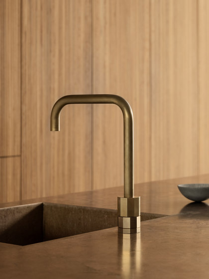 DÉCA table mounted faucet | Grifería para lavabos | TONI Copenhagen