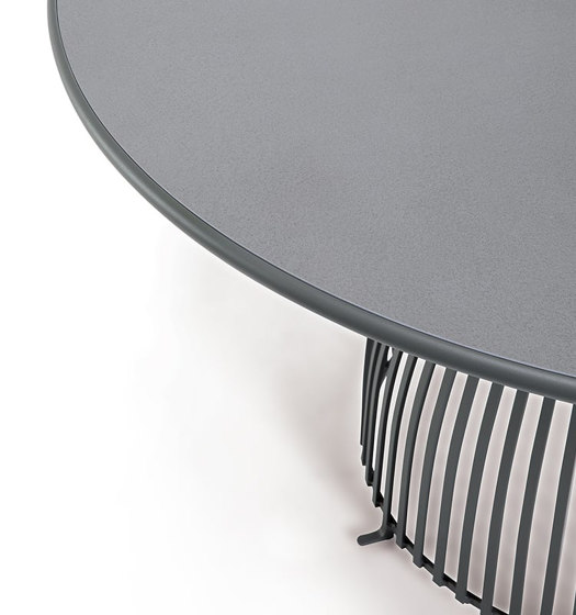 Venexia Table ronde Ø130 | Tables de repas | Ethimo
