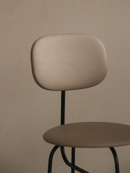 Afteroom Counter Chair Plus | Black Base | Fully Upholstered | Audo Bouclé 02 - Beige | Sedie bancone | Audo Copenhagen