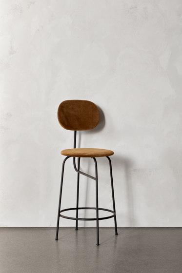 Afteroom Counter Chair Plus | Black Base | Fully Upholstered | Audo Bouclé 06 - Gold | Counterstühle | Audo Copenhagen