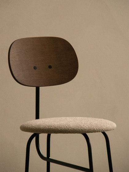 Afteroom Counter Chair Plus | Black Base | Upholstered Seat, Veneer Back | Audo Bouclé 06 - Gold | Natural Oak | Sedie bancone | Audo Copenhagen