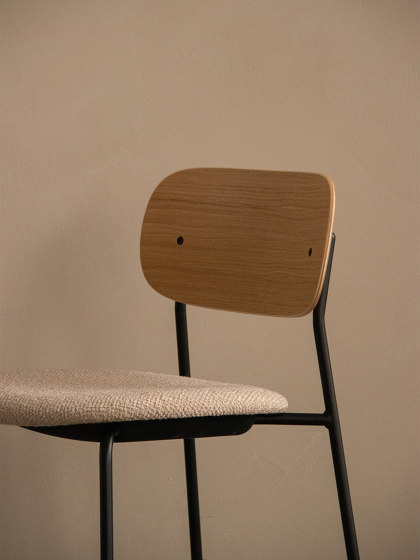 Co Bar Chair | Upholstered Seat, Oak Back | Audo Bouclé - Beige 02 | Natural Oak | Barhocker | Audo Copenhagen