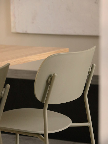 Co Dining Chair | Plastic Seat and Back | Olive | Chairs | Audo Copenhagen