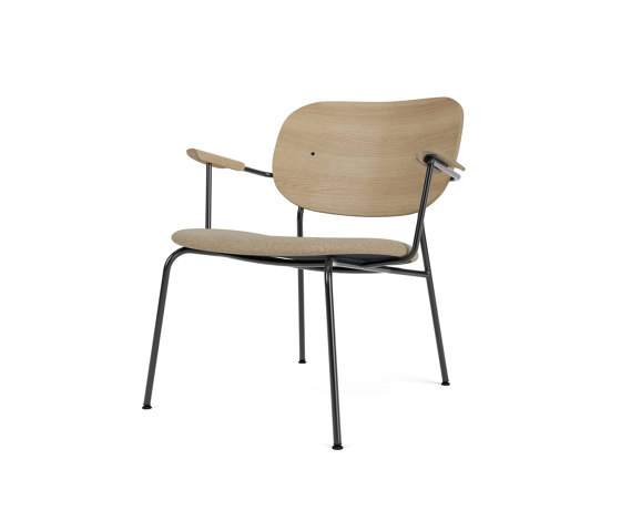 Co Lounge Chair W/Armrest, Upholstered Seat, Oak Back | Audo Bouclé - Beige 02 | Natural Oak | Poltrone | Audo Copenhagen