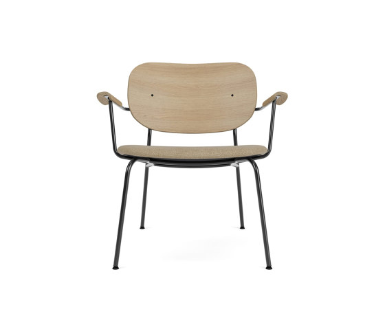 Co Lounge Chair W/Armrest, Upholstered Seat, Oak Back | Audo Bouclé - Beige 02 | Natural Oak | Fauteuils | Audo Copenhagen