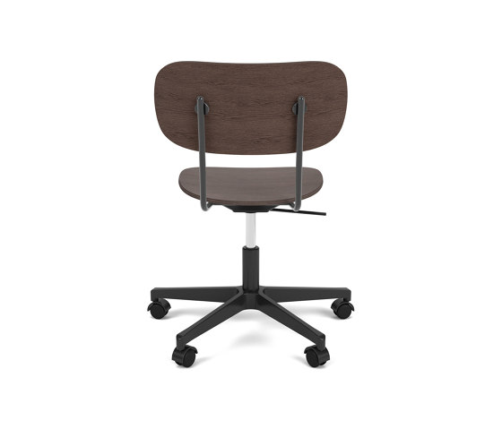 Co Task Chair | Star Base w. Casters | Black Aluminum | Veneer Seat and Back | Dark Stained Oak | Taburetes de oficina | Audo Copenhagen