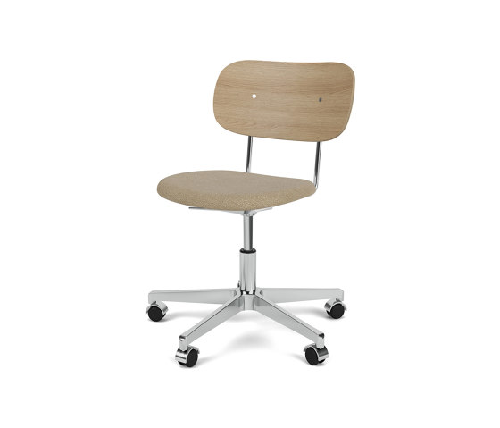 Co Task Chair | Star Base w. Casters | Polished Aluminum | Upholstered Seat, Veneer Back | Audo Bouclé - Beige, 03 | Natural Oak | Taburetes de oficina | Audo Copenhagen