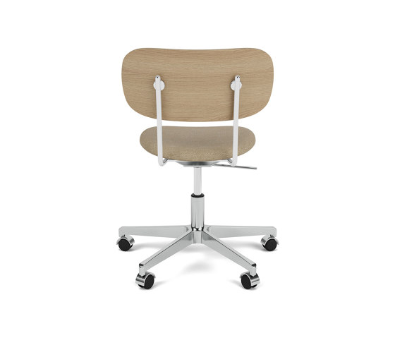 Co Task Chair | Star Base w. Casters | Polished Aluminum | Upholstered Seat, Veneer Back | Audo Bouclé - Beige, 03 | Natural Oak | Taburetes de oficina | Audo Copenhagen