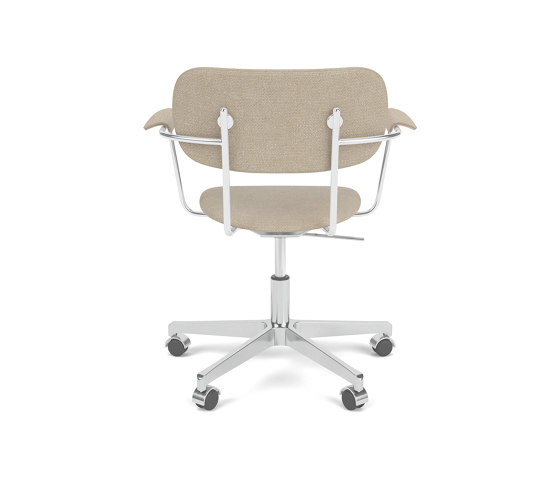 Co Task Chair W. Armrest | Star Base w. Casters, Polished Aluminium | Fully Upholstered | |Audo Bouclé 02 - Beige | Natural Oak | Arbeitshocker | Audo Copenhagen