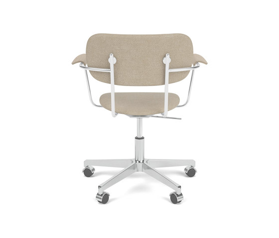 Co Task Chair W. Armrest | Star Base w. Casters, Polished Aluminium | Fully Upholstered | |Audo Bouclé 02 - Beige | Natural Oak | Swivel stools | Audo Copenhagen