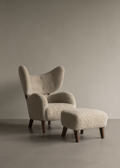 My Own Chair Footstool Sheepskin Moonlight/Walnut | Poufs | Audo Copenhagen