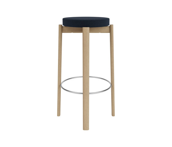 Passage Bar Stool, Natural Oak Base, Upholstered Seat, Steel Ring | Vidar - Dark Blue, 0786 | Sgabelli bancone | Audo Copenhagen