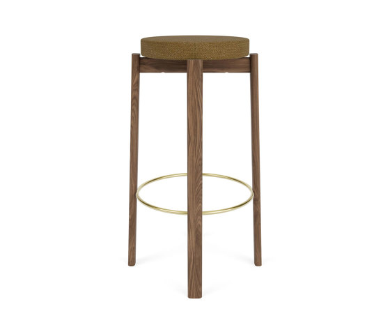 Passage Bar Stool, Walnut Base Base, Upholstered Seat, Brass Ring | Audo Bouclé - Beige 06 | Bar stools | Audo Copenhagen