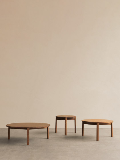 Passage Lounge Table,Ø70 CM | Walnut | Coffee tables | Audo Copenhagen