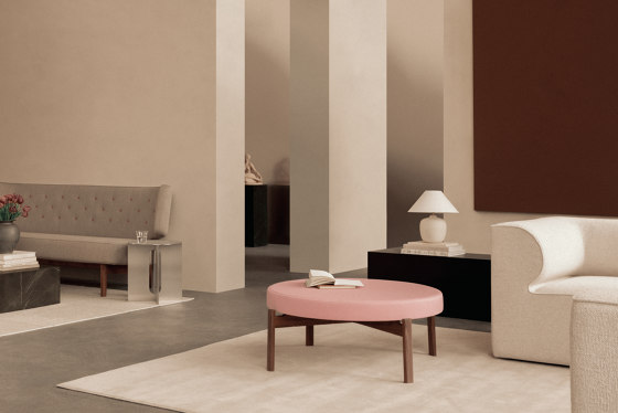 Passage Pouf, Walnut Base | Vidar - Pink, 0526 | Poufs | Audo Copenhagen