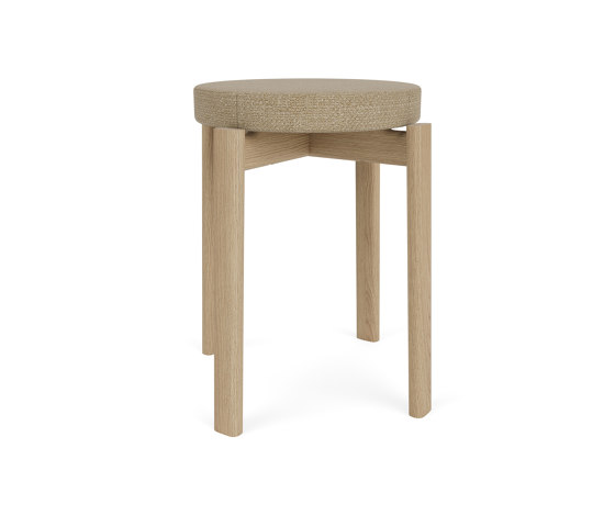 Passage Stool, Natural Oak Base, Upholstered Seat | Audo Bouclé - Beige, 02 | Hocker | Audo Copenhagen