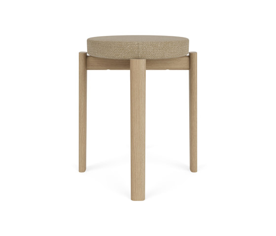 Passage Stool, Natural Oak Base, Upholstered Seat | Audo Bouclé - Beige, 02 | Stools | Audo Copenhagen