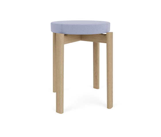 Passage Stool, Natural Oak Base, Upholstered Seat | Vidar - Purple, 0723 | Stools | Audo Copenhagen