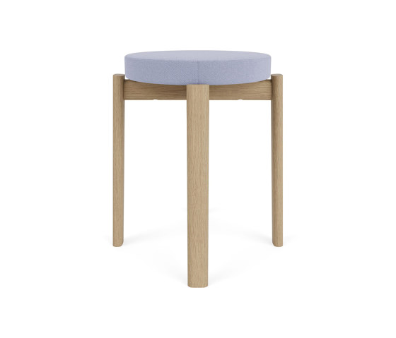 Passage Stool, Natural Oak Base, Upholstered Seat | Vidar - Purple, 0723 | Stools | Audo Copenhagen