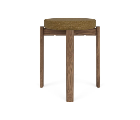 Passage Stool, Walnut Base, Upholstered Seat | Audo Boculé - Gold, 06 | Taburetes | Audo Copenhagen