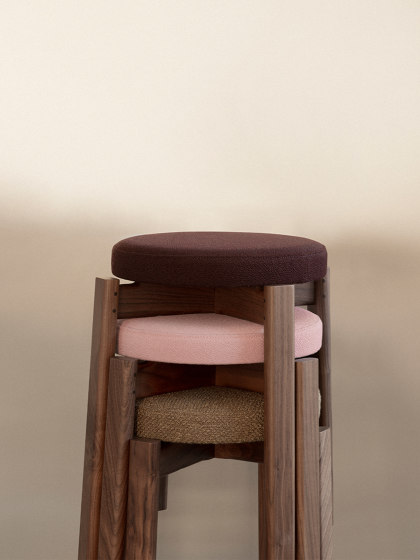 Passage Stool, Walnut Base, Upholstered Seat | Vidar - Burgundy, 0693 | Taburetes | Audo Copenhagen