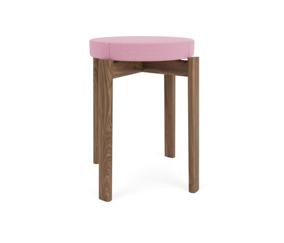 Passage Stool, Walnut Base, Upholstered Seat | Vidar - Pink, 0526 | Hocker | Audo Copenhagen