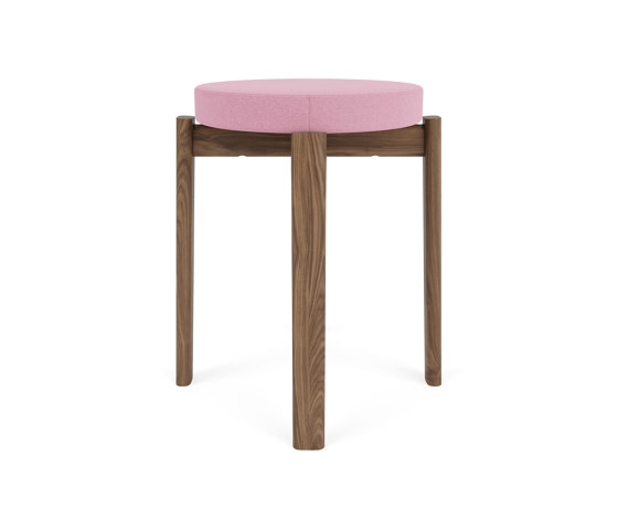 Passage Stool, Walnut Base, Upholstered Seat | Vidar - Pink, 0526 | Taburetes | Audo Copenhagen