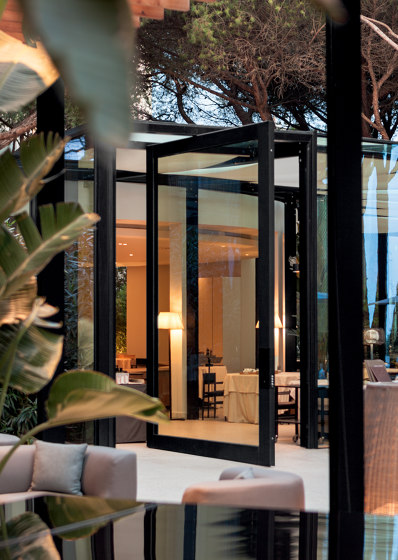 Nova | Sicherheitstür aus Aluminium und Glas | Wohnungseingangstüren | Oikos Venezia – Architetture d’ingresso