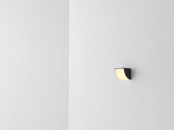 Phase Wall Sconce - Dark Bronze | Lampade tavolo | Resident