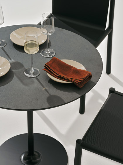 Dizzie - tabletop in HPL laminate | Bistro tables | Arper