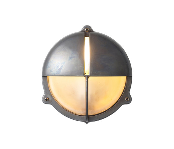 Brass Bulkhead Wandleuchte mit Lichtblende, Patiniertes Messing | Wandleuchten | Original BTC