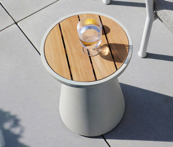 Lille Side Table - Light Grey - Teak | Side tables | Design Pergola