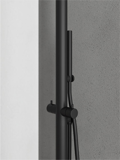 Made - freestanding shower tap | Douches d'extérieur | NIC Design