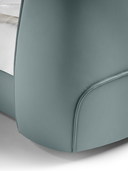 Archibald Bed | Camas | Poltrona Frau