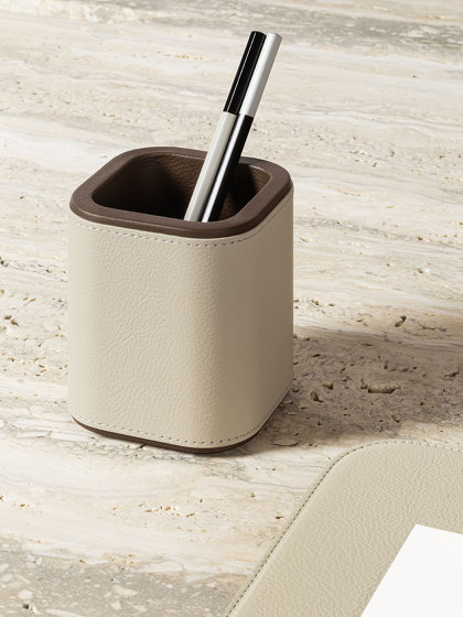 Office Collection | Pen holder | Portapenne | Poltrona Frau