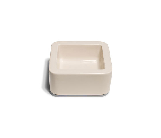 Pet Collection | Dog bowl | Pet furniture | Poltrona Frau