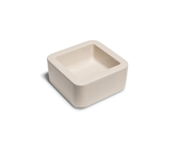 Pet Collection | Dog bowl | Pet furniture | Poltrona Frau