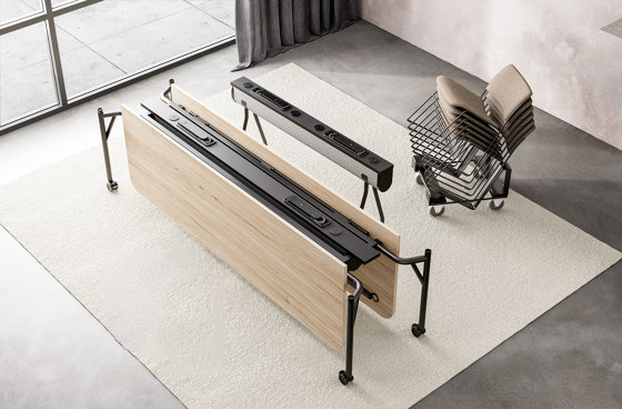 DOUBLE FOLDING WORKBENCH WITH ELECTRIFICATION | Objekttische | HOWE