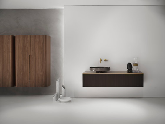 Eccentrico | 1-drawer unit with ribbed wood fronts and countertop sink in marble or Cristalplant, 160cm length | Vanity units | Falper