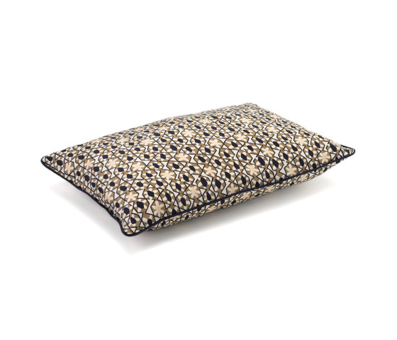 L'Accessoire | AZTECA Réglisse | CO 248 88 04 | Cushions | Elitis