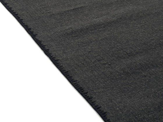 L'Accessoire | TENERE Très anthracite | TA 126 87 06 | Alfombras / Alfombras de diseño | Elitis