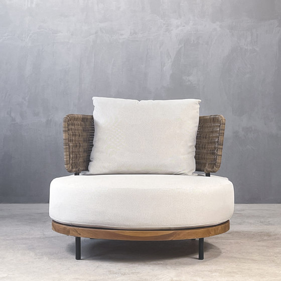 Kanso | Letizia Lounge Armchair | Poltrone | Set Collection