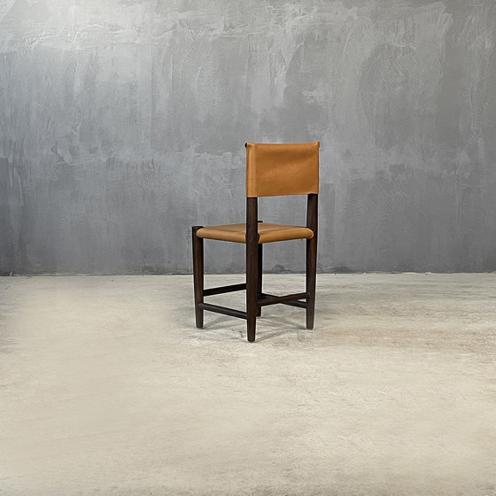 Slow Reclaimed | The Chandi Chair Leather Teak | Chaises | Set Collection