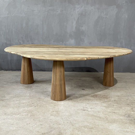 Slow Reclaimed | The Cono Cloud 246 Dining Table | Tables de repas | Set Collection